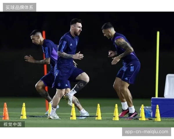 土耳其队通过中场高强度压迫掌控比赛，流畅的传切配合撕开对手防线
